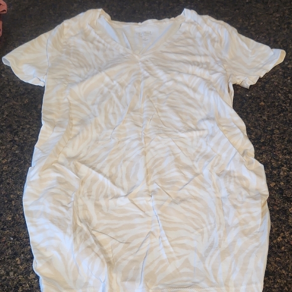 Maternity Tops Bundle - Picture 4 of 8